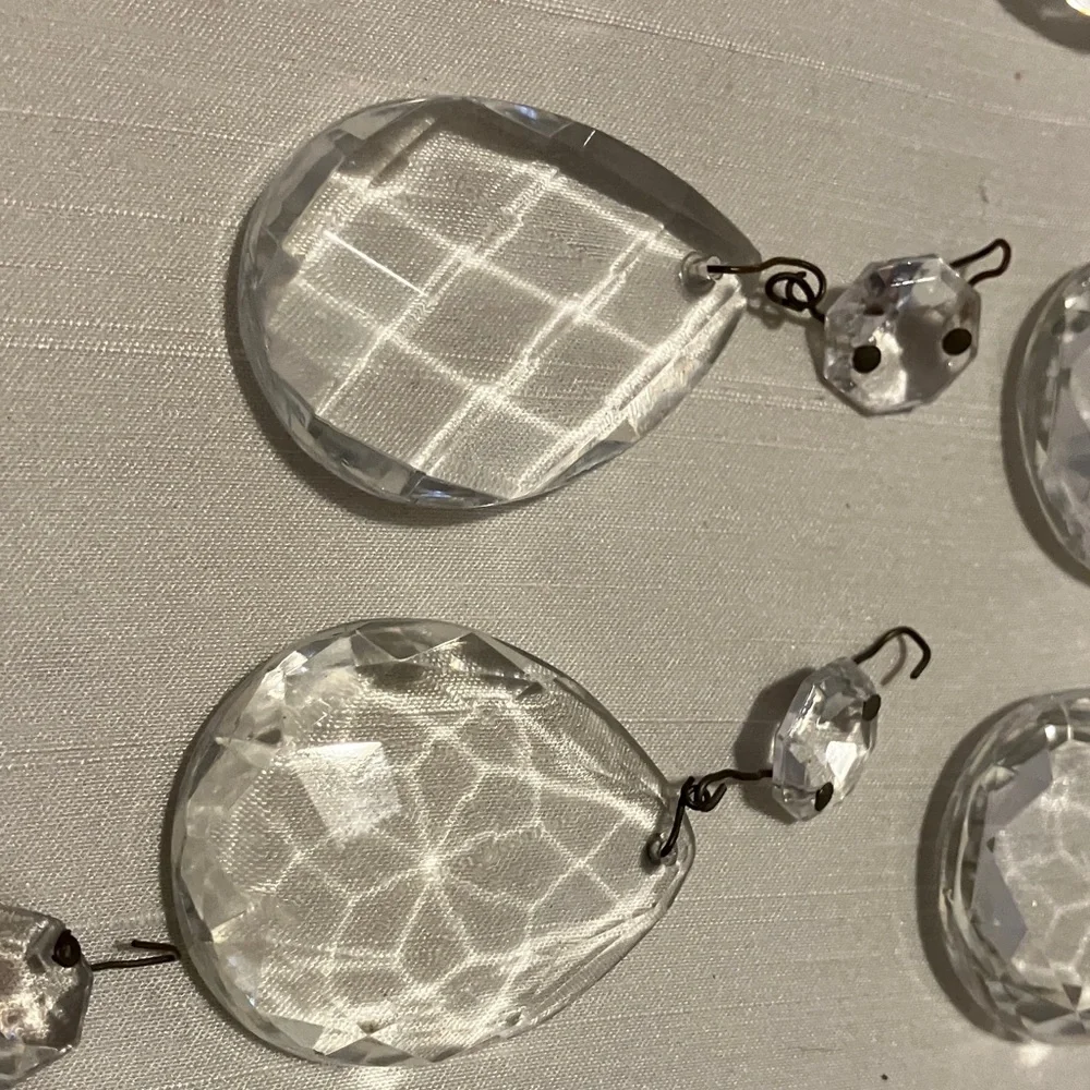 Set of 12. Vintage glass crystals 1.5” with hangers from older chandelier no - Picture 6 of 9